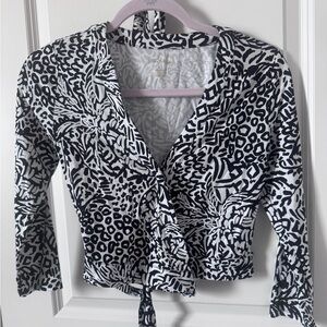 Lilly Pulitzer Black and White Patterned Wrap Top and Bottom Size XS
